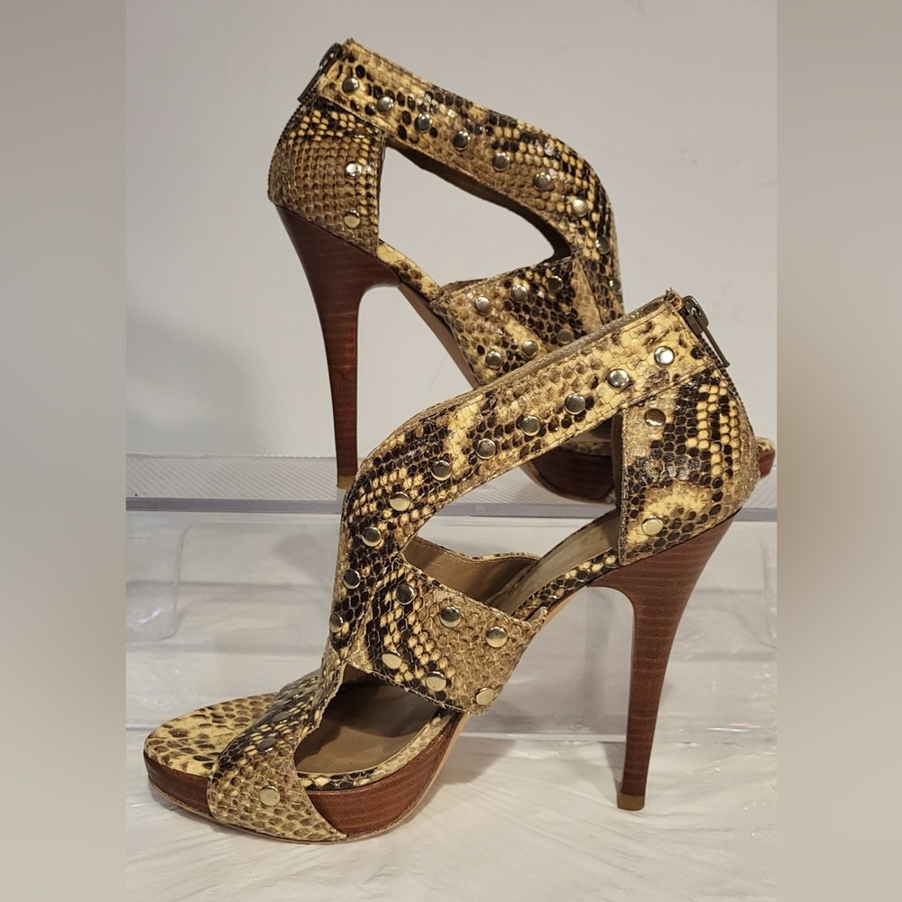 🧧Price Drop.....STUART WEITZMAN snakeskin leather sandal pumps